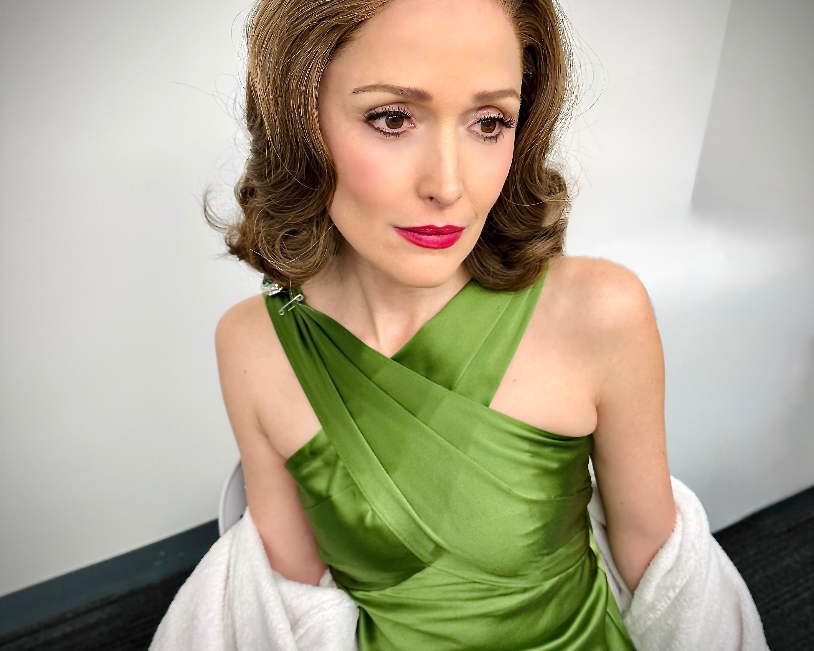 Rose Byrne’s Fallen Angels Broadway Makeup Look: How to Recreate This 1930s-Inspired Beauty&nbsp;