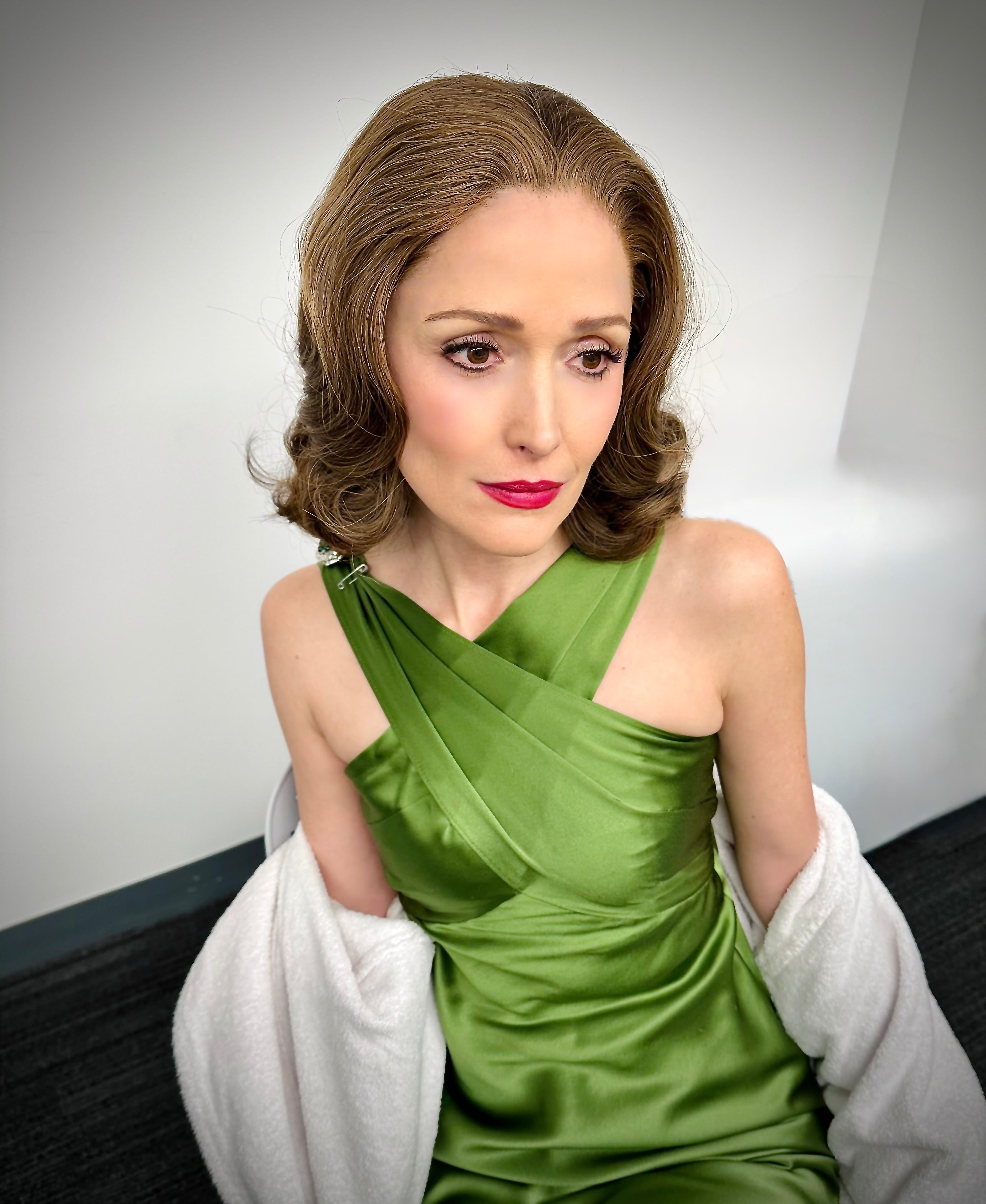 Rose Byrne’s Fallen Angels Broadway Makeup Look: How to Recreate This 1930s-Inspired Beauty&nbsp;