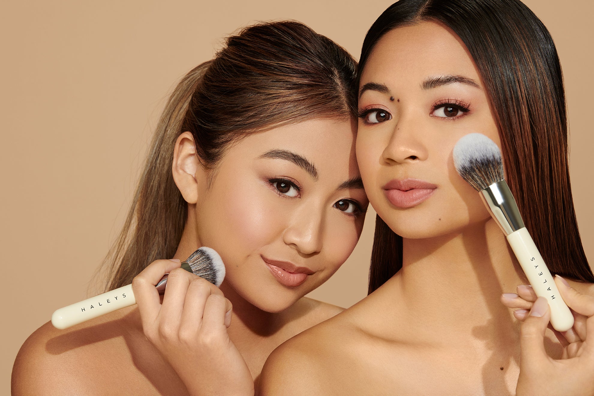 How to Clean Makeup Brushes and Sponges – HALEYS Beauty