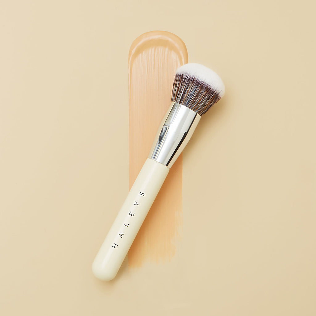 What is a Kabuki Brush & What is it Used For? HALEYS Beauty