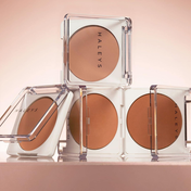 Bestselling smoothing contour powder—blends seamlessly for natural definition.
