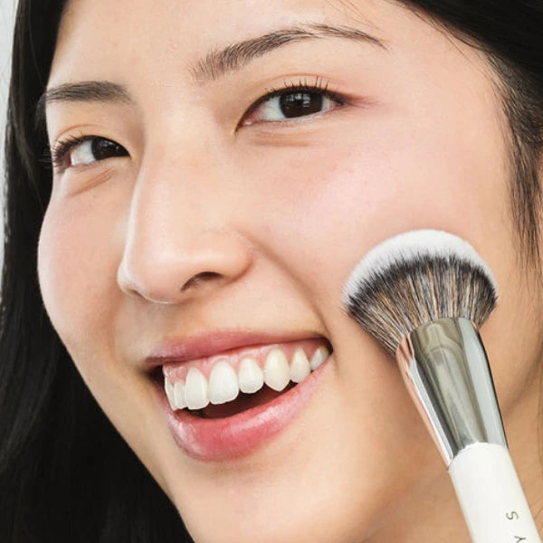 Kabuki_Brush_PDP_Carousel_Assets_600x600_641bf094-b75f-4c07-a63f-c9fe00daa4a2.webp