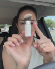 Re-tractable Face Brush