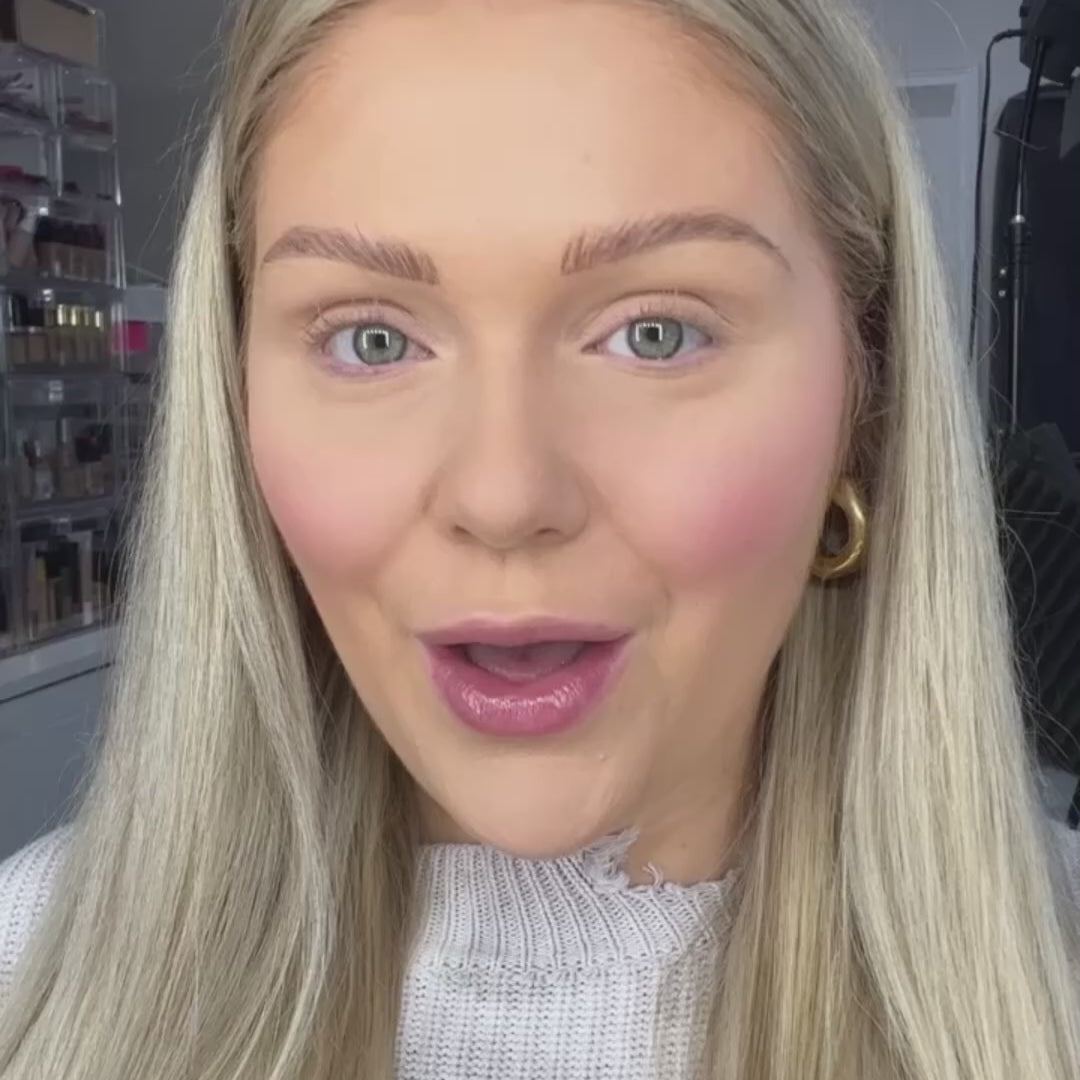 See how Medium shade sculpts fair skin tones—best contour powder to define cheekbones and combat oily eyelids.